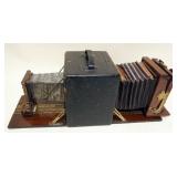 1074	LONG FOCUS GRAPHIC CAMERA CA 1910, NO LENS, CASE BUTTON MISSING AND WORN