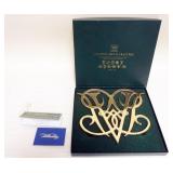 1105	VIRGINIA METAL CRAFTERS, COLONIAL WILLIAMSBURG 10-10 QUEEN ANNNE CYPHER TRIVET, SOLID BRASS, AP