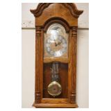 1157	HOWARD MILLER QUARTZ WALL CLOCK IN OAK & BURLED WALNUT CASE W/REEDED HALF COLUMNS, APPROXIMATEL