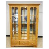 1163	THOMASVILLE SOLID OAK TRIPLE BEVELED GLASS DOOR, MIRROR BACK CRYSTAL CABINET W/ADJUSTABLE GLASS