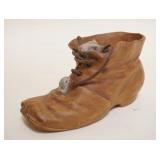 1004	VICTORIAN BISQUE SHOE W/CLOTH LACE & MOUSE PEERING OUT OF THE TOP, APPROXIMATELY 5 IN X 2 IN X 
