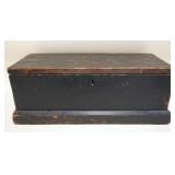1147	SMALL PRIMITIVE PINE TABLE TOP STORAGE BOX, APPROXIMATELY 20 IN X 8 IN X 8 IN