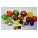 1221	LOT OF 19 COLORED BLOWN GLASS FLOATS, VARIOUS SIZES, LARGEST APPROXIMATELY 5 IN