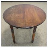 1290	PINE OVAL TABLE W/TURNED LEGS, APPROXIMATELY 37 IN X 34 IN X 28 IN HIGH