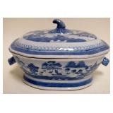 1122	CHINESE CANTON COVERED DOUBLE HANDLED TUREEN, APPROXIMATELY 11 IN X 7 IN X 7 IN H