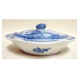 1123	CHINESE CANTON OVAL COVERED BOWL, APPROXIMATELY 10 IN X 9 IN X 5 IN