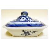 1124	CHINESE CANTON SQUARE COVERED BOWL, APPROXIMATELY 8 IN X 7 IN X 5 IN