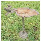 1257	CAST METAL GARDEN SQUIRREL AND LEAF BIRD BATH