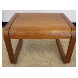 1149	MID CENTURY MODERN WALNUT BENTWOOD LAMP END TABLE, APPROXIMATELY 24 IN X 20 IN X 18 IN