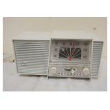 1256	VINTAGE MOTOROLA FM TABLE TOP RADIO