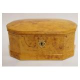 1005	REUGE SWISS MUSIC BOX IN BIRDSEYE & BURL WOOD CASE, 3 TUNES, LARA