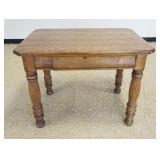 1126	OAK ONE DRAWER TABLE W/FLUTED COLUMN LEGS & QUARTER SAWN TOP, APPROXIMATELY 38 IN X 26 IN X 29 