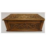 1069	CARVED OAK DRESSER BOX, APPROXIMATELY 18 IN X 10 IN X 7 IN H