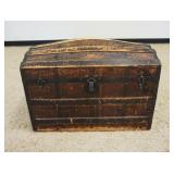 1160	ANTIQUE DOME TOP TRUNK WITH INTERIOR TRAY, APPROXIMATELY 32 IN X 17 IN X 22 IN H