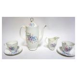 1029	ROYAL ALBERT TEAPOT, CREAMER. CUPS & SAUCERS *BUTTON & BOWS*