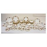 1031	ROYAL ALBERT OLD COUNTRY ROSES DINNERWARE SET, 94 PIECES INCLUDING 12-10 1/2 IN PLATES, 16-6 1/