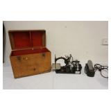 1071	ANTIQUE WILCOX & GIBBS SEWING MACHINE IN BOX