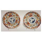 1023	IMARI SCALLOPED EDGE PORCELAIN PLATES, EACH APPROXIMATELY 8 1/2 IN