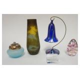 1129	GROUP OF ASSORTED CONTEMPORARY ART GLASS INCLUDING PAPER WEIGHT, HANGING BELL, SATIN GLASS COVE