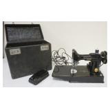 1160	SINGER FEATHER WEIGHT SEWING MACHINE IN CASE, APPROXIMATELY 9 IN X 12 IN X 13 IN