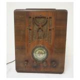 1256	ANTIQUE SILVERTONE TABLE TOP RADIO, APPROXIMATELY 13 IN X 9 IN X 17 IN HIGH