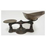 1068	FANCY ANTIQUE CAST IRON COUNTER TOP SCALE, APPROXIMATELY 13 IN X 6 IN X 8 IN H
