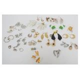 1231	30+ ASSORTED LADIES EARRINGS