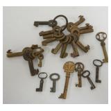 1085	GROUP OF ASSORTED ANTIQUE KEYS MANY BRASS RR LOCK KEYS
