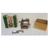 1099	SINGER *SEW HANDY* IN BOX, APPROXIMATELY 7 IN X 8 IN X 3 IN HIGH