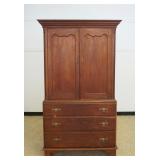 1267	ANTIQUE LINEN PRESS WITH STOP CHAMFERED REEDED SIDES, HAND DOVETAILED CASE AND DRAWERS ON HIGH 