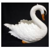 1215	LARGE ITALIAN CERAMIC SWAN CENTER PIECE, APPROXIMATELY 20 IN X 10 IN X 15 IN H