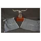 1142	STEUBEN EAGLE ON WALNUT BASE, APPROXIMATELY 12 IN X 10 IN H