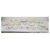 1045	LARGE GROUP OF ASSORTED LENOX INCLUDING DISHES, SERVING TRAYS, ETC, TALLEST PIECE APPROXIMATELY