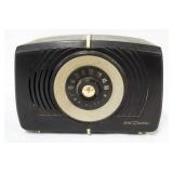 1122	RCA VICTOR TABLE TOP RADIO, APPROXIMATELY 11 IN X 6 IN X 8 IN H