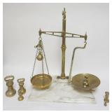 1020	ANTIQUE BALANCE SCALE ON MARBLE BASE, WT AVERY MAKERS W/WEIGHTS, APPROXIMATELY 18 IN X 12 IN X 