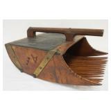 1126	CRANBERRY SCOOP APPROXIMATELY 14 IN X 19 IN X 7 IN