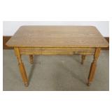 1186	OAK KITCHEN TABLE WITH SQUARE REEDED LEGS, APPROXIMATELY 48 IN X 28 IN X 30 IN H
