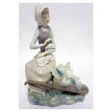 1064	LLADRO PORCELAIN FIGURE *GIRL WITH WHEELBARROW AND LAMB* APPROXIMATELY 9 1/2 IN