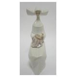 1070	LLADRO PORCELAIN FIGURE *TIME TO SEW* #5501, APPROXIMATELY 8 IN HIGH