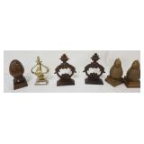 1172	GROUP OF ASSORTED DECORATIVE ITEMS INCLUDING CAST METAL BOOKENDS, DOOR STOP, ETC. LARGEST PIECE