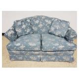 1285	STANTON COOPER FLORAL UPHOLSTERED LOVE SEAT, APPROXIMATELY 59 IN X 33 IN X 33 IN H