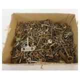 1197	LARGE ASSORTMENT OF ANTIQUE FURNITURE & CLOCK KEYS