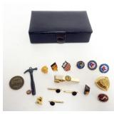 1133	ASSORTED TIE CLIPS, PINS ETC. SOME MARKED SWANK IN LEATHER BOX