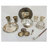 1095	GROUP OF ASSORTED SILVER PLATE ITEMS, LARGEST PIECE APPROXIMATELY 11 IN ROUND