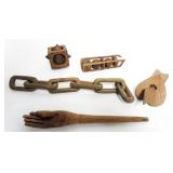 1085	GROUP OF VINTAGE FOLK ART CARVED WOOD WHIMSIES, INCLUDING WOOD CHAIN, HEART WITH ARROW, PUZZLE 