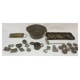 1246	GROUP OF ASSORTED TIN KITCHEN COOKWARE, COOKIE CUTTERS, CAKE MOLDS, STRAINER, ETC, LARGEST PIEC