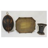 1006	DECORATIVE CRAFTS ORNATE SERVING TRAY, MAITLAND SMITH STYLE DECORATIVE OVAL WALL PLAQUE & PORCE