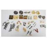 1066	APPROXIMATELY 22 PAIRS OF LADIES EARRINGS