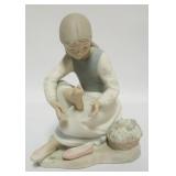 1137	LLADRO FIGURINE, GIRL TAKING SHOES OFF, APPROXIMATELY 8 IN HIGH