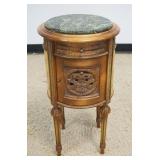 1172	ROUND OCCASIONAL STAND/LAMP TABLE W/GREEN INSET MARBLE TOP, ONE DRAWER OVER ONE PIERCED CARVED 